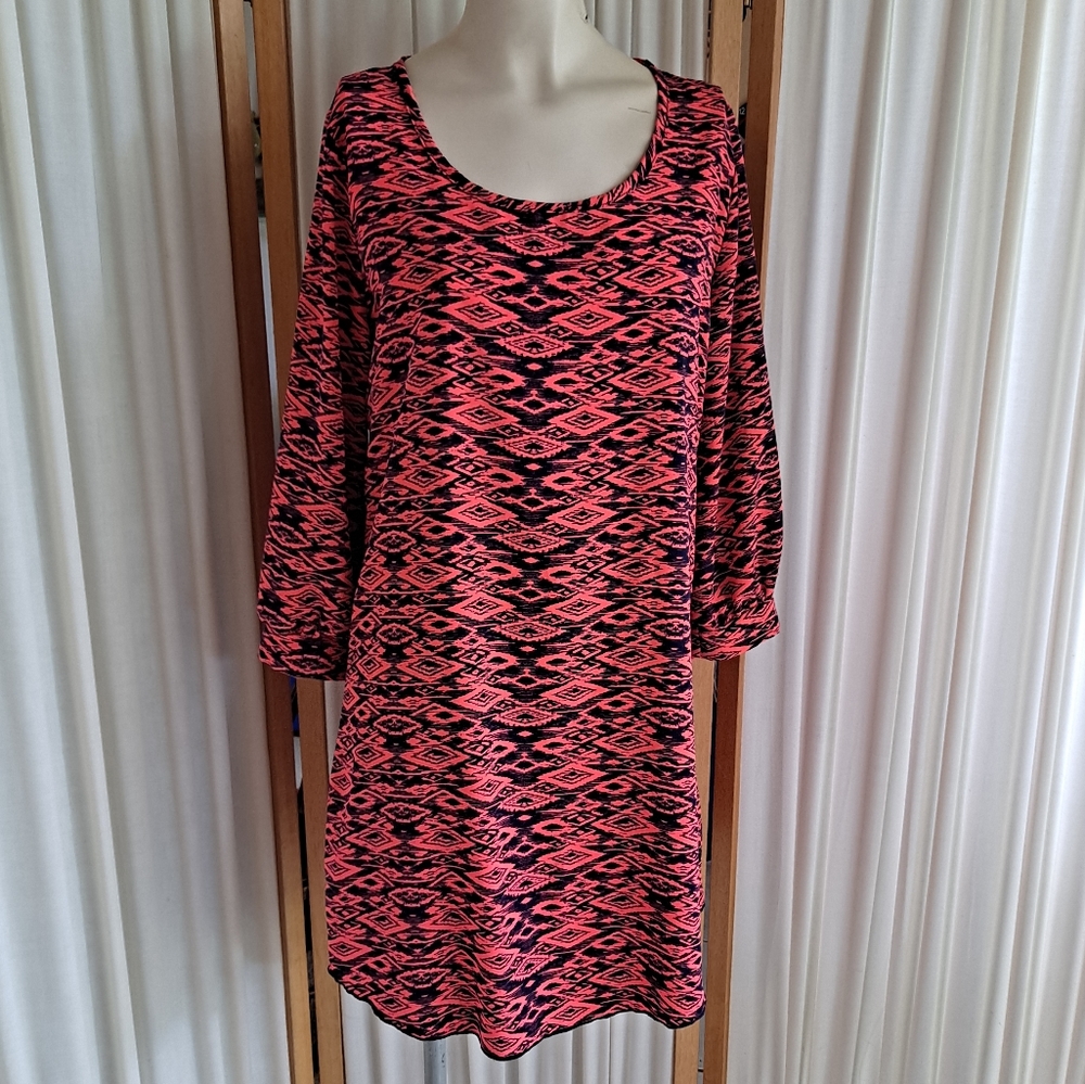 Persaya open back geometric shape 3/4 sleeve dress